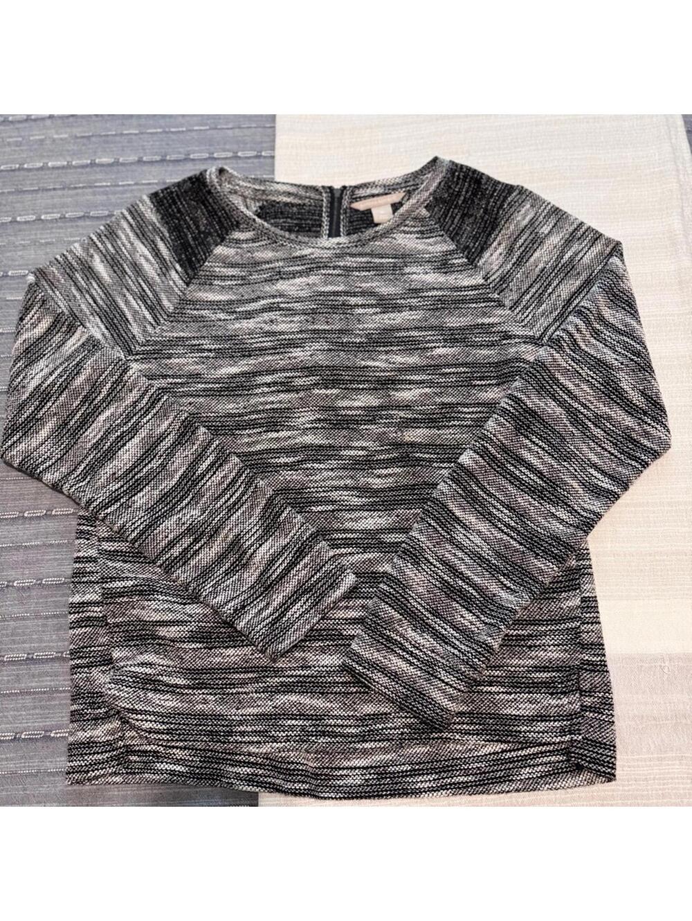 Banana Republic Black and White Knit Sweater size medium